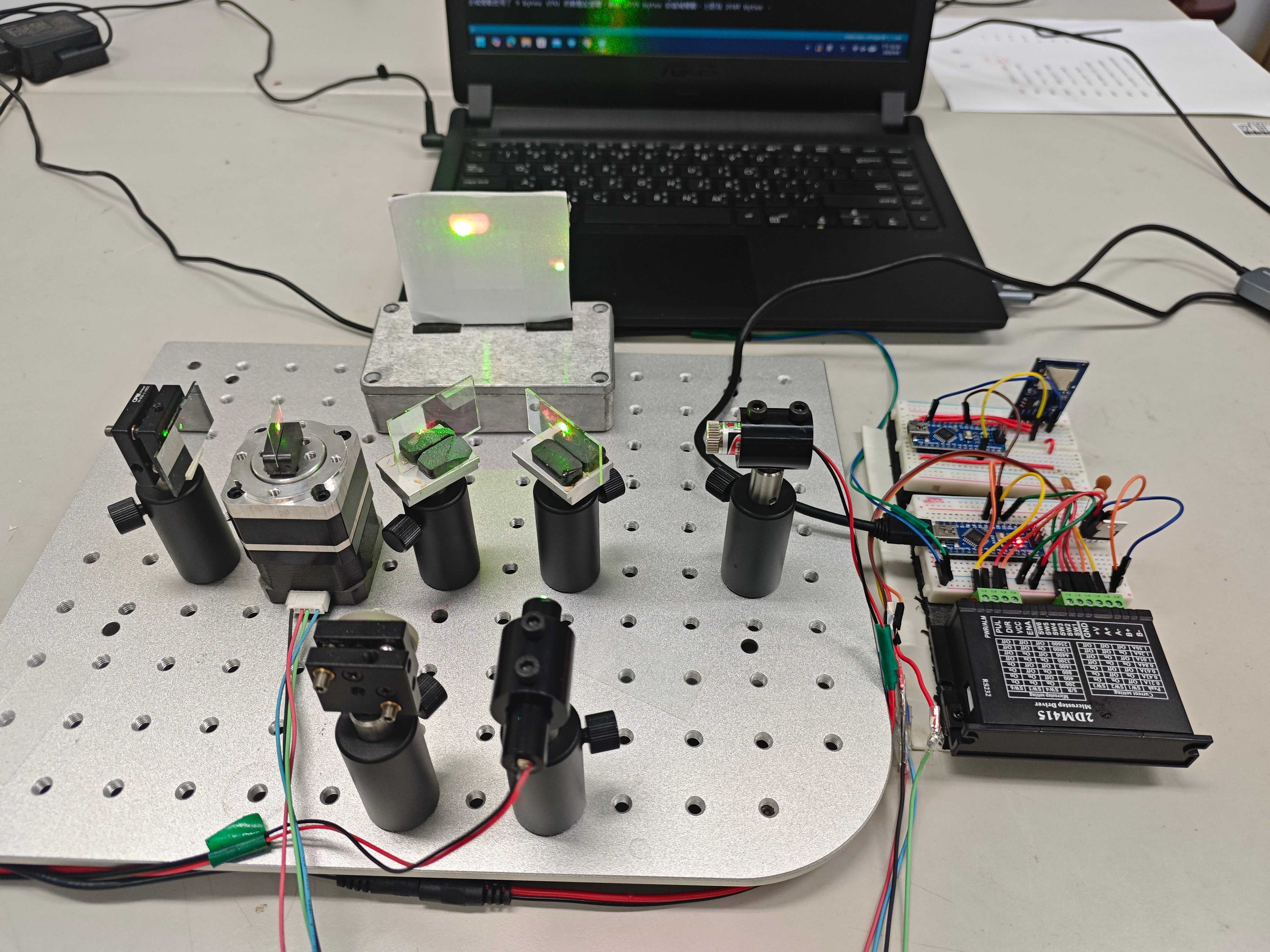 光通光電 LAB7 傅立葉轉換之光譜干涉量測 實驗用光學平台與設備實拍照片